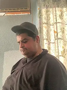 Snapshot of Miguel16i chatting on 02.15.25 Miguel16i online show from 02.15.25