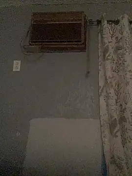 Snapshot of Miguel16i chatting on 02.20.25 Miguel16i online show from 02.20.25