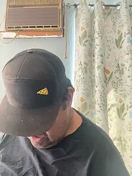 Snapshot of Miguel16i chatting on 03.17.25 Miguel16i online show from 03.17.25