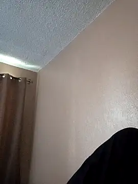 Snapshot of Miguel16i chatting on 10.28.25 Miguel16i online show from 10.28.25