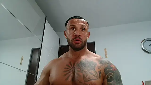Snapshot of Magnificmuscles89 chatting on 03.27.26 Magnificmuscles89 online show from 03.27.26