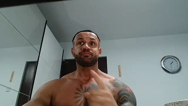 Snapshot of Magnificmuscles89 chatting on 04.11.26 Magnificmuscles89 online show from 04.11.26