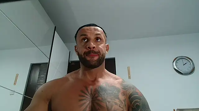 Snapshot of Magnificmuscles89 chatting on 04.13.26 Magnificmuscles89 online show from 04.13.26