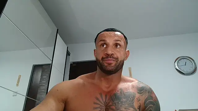 Snapshot of Magnificmuscles89 chatting on 04.16.26 Magnificmuscles89 online show from 04.16.26