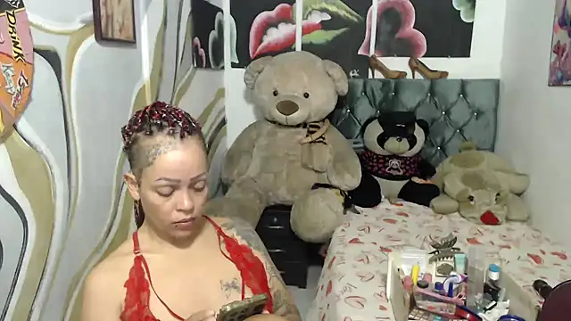 Snapshot of manzanahot9 chatting on 06.27.26 manzanahot9 online show from 06.27.26