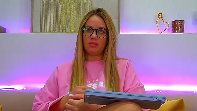 MariaNeumann online show from 02.10.25