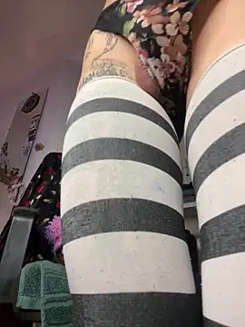 giuli zerozero online show from 02.14.25