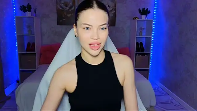 Snapshot of EmmyMills chatting on 05.23.26 EmmyMills online show from 05.23.26