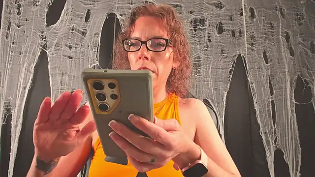 SaraDesirexo online show from 10.28.25