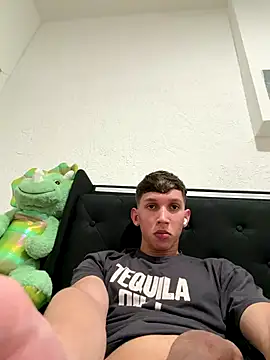 Snapshot of Jose_rz chatting on 12.14.25 Jose rz online show from 12.14.25