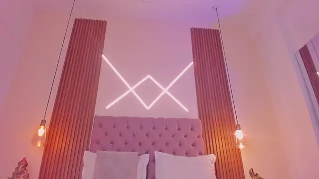 Sophia turneer online show from 04.05.26