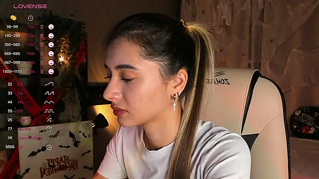 Snapshot of DarlaLike chatting on 10.23.25 DarlaLike online show from 10.23.25