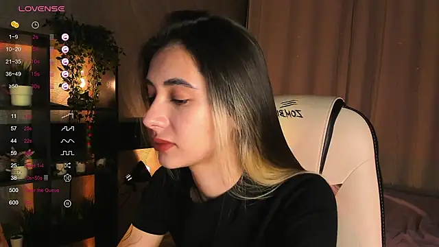 Snapshot of DarlaLike chatting on 11.12.25 DarlaLike online show from 11.12.25