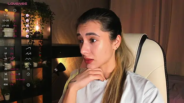 Snapshot of DarlaLike chatting on 11.14.25 DarlaLike online show from 11.14.25