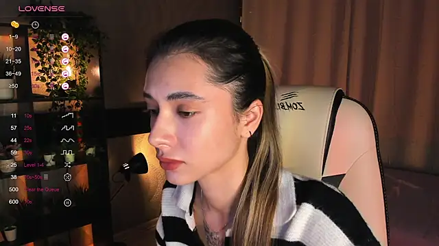 Snapshot of DarlaLike chatting on 11.22.25 DarlaLike online show from 11.22.25