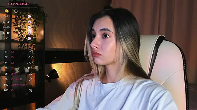 Snapshot of DarlaLike chatting on 11.23.25 DarlaLike online show from 11.23.25