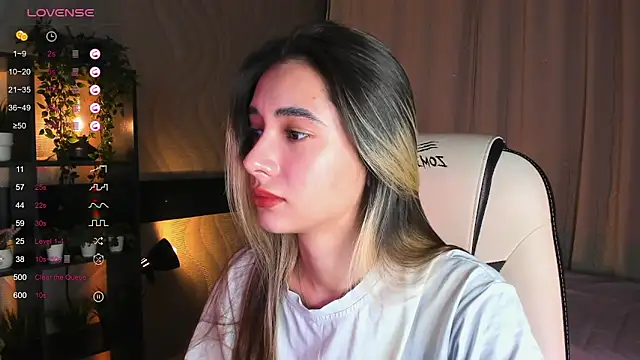 Snapshot of DarlaLike chatting on 12.05.25 DarlaLike online show from 12.05.25