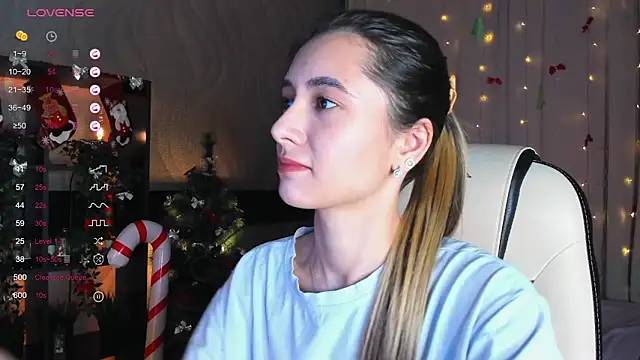 Snapshot of DarlaLike chatting on 12.21.25 DarlaLike online show from 12.21.25