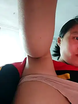 Snapshot of Lien-Yeu chatting on 01.06.25 Lien-Yeu online show from 01.06.25