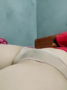 Snapshot of Lien-Yeu chatting on 02.05.25 Lien-Yeu online show from 02.05.25