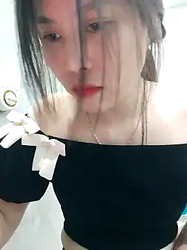 Snapshot of Lien-Yeu chatting on 02.18.25 Lien-Yeu online show from 02.18.25