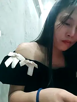 Snapshot of Lien-Yeu chatting on 02.18.25 Lien-Yeu online show from 02.18.25