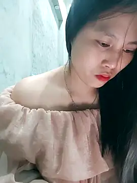 Snapshot of Lien-Yeu chatting on 02.20.25 Lien-Yeu online show from 02.20.25