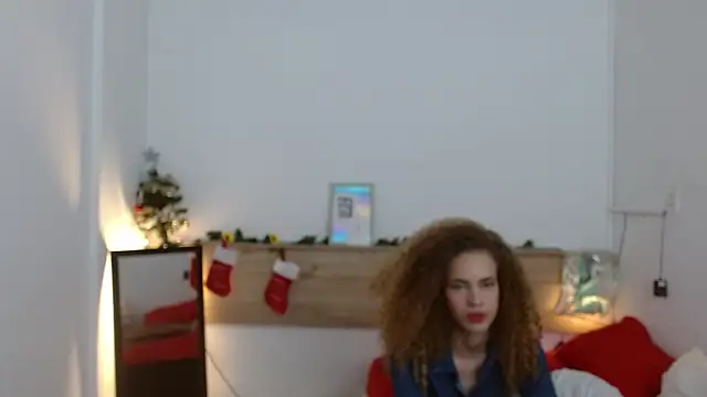 Snapshot of Zamu_1992 chatting on 12.17.24 Zamu 1992 online show from 12.17.24