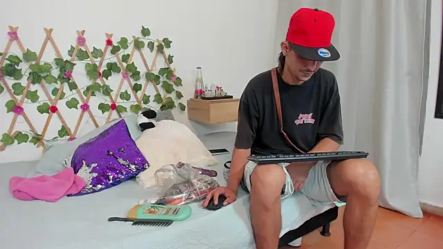 Snapshot of Zamu_1992 chatting on 03.11.25 Zamu 1992 online show from 03.11.25