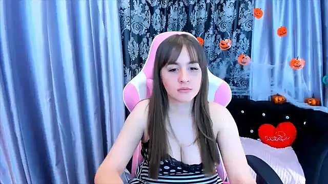 KamilaFoxy online show from 10.28.25