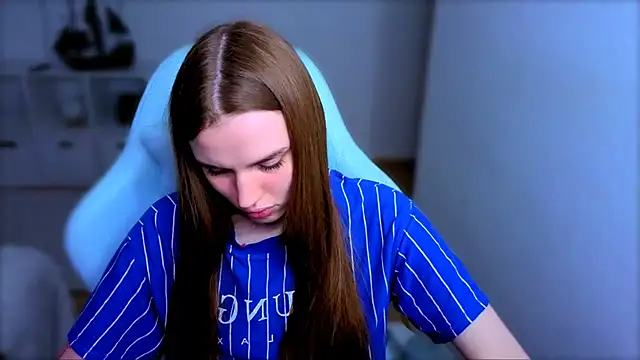 StellaLawless online show from 10.28.25