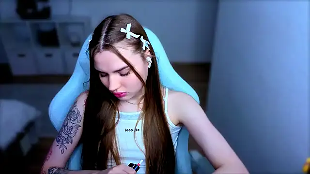 StellaLawless online show from 11.18.25