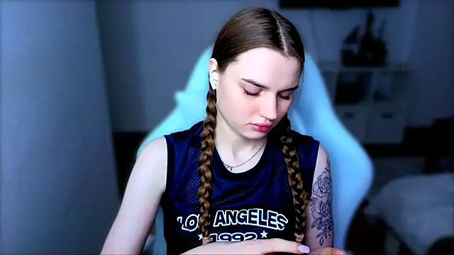 StellaLawless online show from 12.05.25