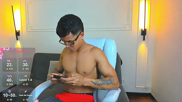 Snapshot of Paradise_boy_s chatting on 05.04.26 Paradise boy s online show from 05.04.26