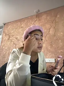 Miabonnett  online show from 12.04.25