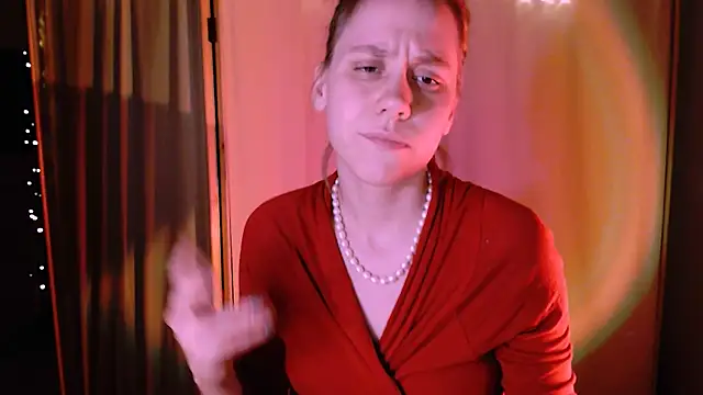 Snapshot of Malinax chatting on 12.21.24 Malinax online show from 12.21.24