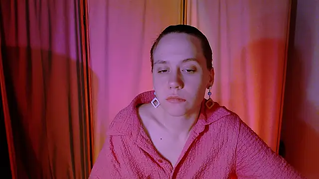 Snapshot of Malinax chatting on 09.19.25 Malinax online show from 09.19.25