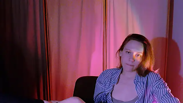 Snapshot of Malinax chatting on 10.10.25 Malinax online show from 10.10.25