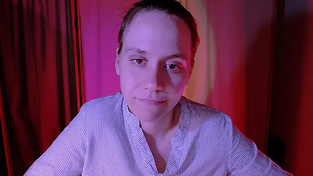 Snapshot of Malinax chatting on 10.13.25 Malinax online show from 10.13.25