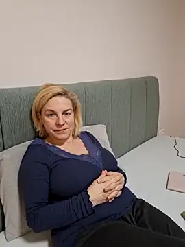 Snapshot of FrauleinSchmitt chatting on 01.18.25 FrauleinSchmitt online show from 01.18.25