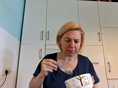 Snapshot of FrauleinSchmitt chatting on 02.21.25 FrauleinSchmitt online show from 02.21.25