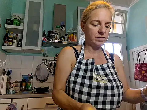 Snapshot of FrauleinSchmitt chatting on 09.24.25 FrauleinSchmitt online show from 09.24.25