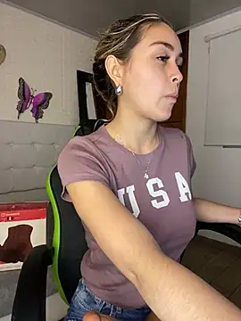 Snapshot of emma_oxford chatting on 02.11.25 emma oxford online show from 02.11.25