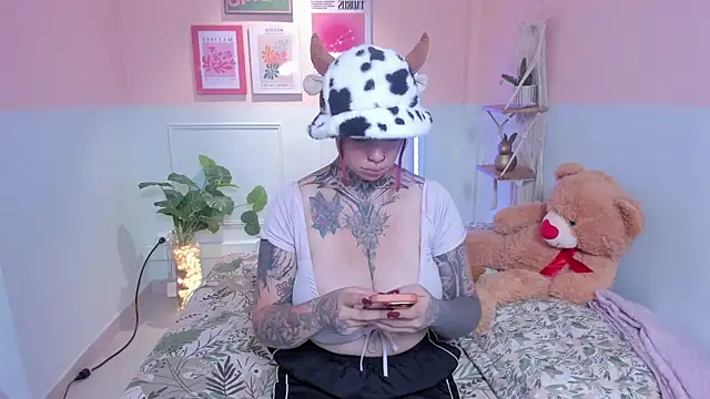 ViolettaBaker  online show from 11.23.25