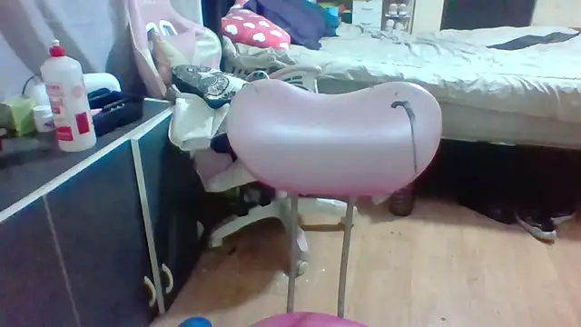 Snapshot of Jennxdolls chatting on 12.27.24 Jennxdolls online show from 12.27.24