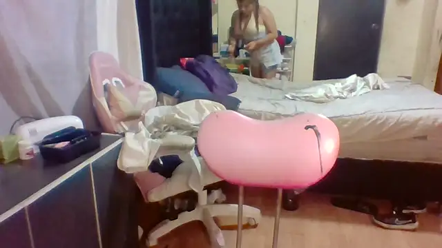 Snapshot of Jennxdolls chatting on 12.28.24 Jennxdolls online show from 12.28.24