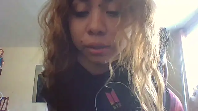 Snapshot of Jennxdolls chatting on 01.28.25 Jennxdolls online show from 01.28.25