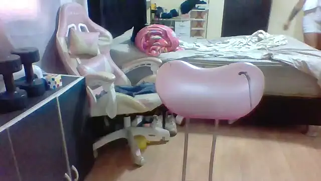 Snapshot of Jennxdolls chatting on 02.15.25 Jennxdolls online show from 02.15.25