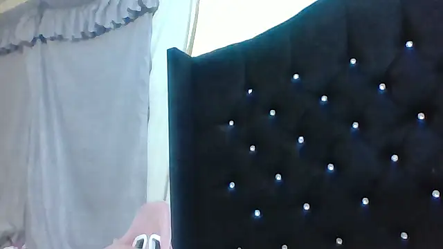 Snapshot of Jennxdolls chatting on 02.18.25 Jennxdolls online show from 02.18.25