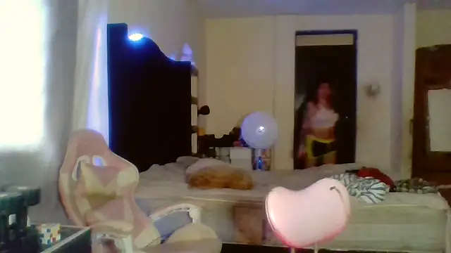 Snapshot of Jennxdolls chatting on 02.20.25 Jennxdolls online show from 02.20.25